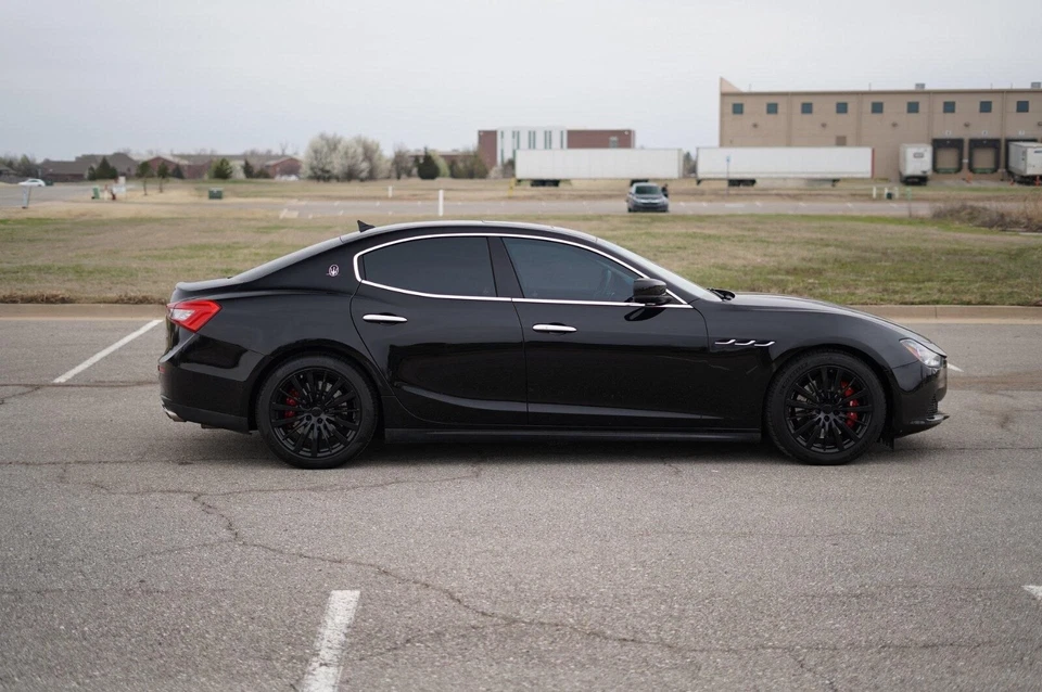 Cubiertas de rueda/tuerca Ghibli GranTurismo Quattroporte Levante - negro brillante Foto 2 de 2