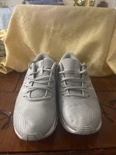 Size 7.5 ASICS GEL-Quantum 360- Grey