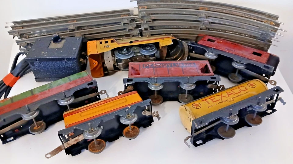 American Flyer Prewar O-Gauge Tin Plate Hiawatha Trains-Tracks-Transformer Set - Image 2 of 4