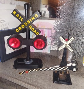 2x 15887 Railroad Train / Track Crossing Sign & MARX Railroad Crossing Signal  