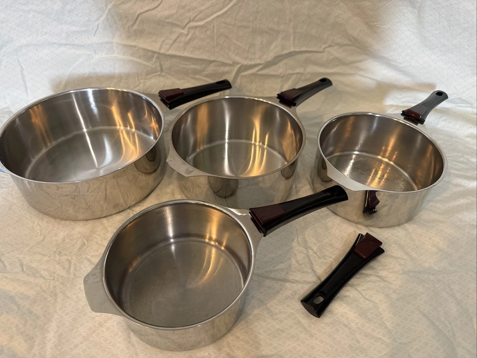 TRIPLINOX 4 Piece Pots Pans Removable Handles 18/10 Stainless Steel France
Opens in a new window or