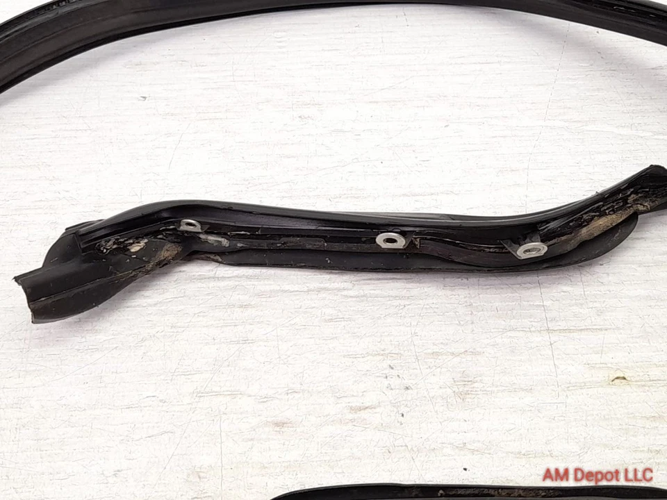2008 BMW 335i 328i E93 Convertible Trunk Lid Seal Gasket 51767193576 - Image 4 of 4