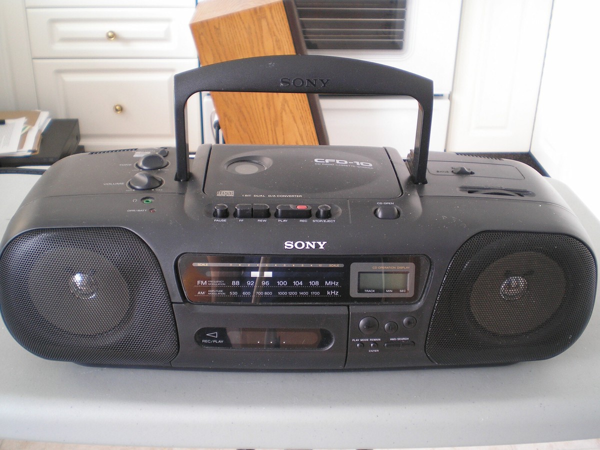 Sony CFD 10 single CD player radio AM/FM stereo with cassette