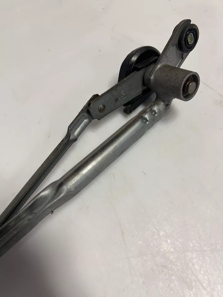 2011 - 2015 Kia Sorento Windshield Wiper Linkage OEM 981201U000 - Image 2 of 4