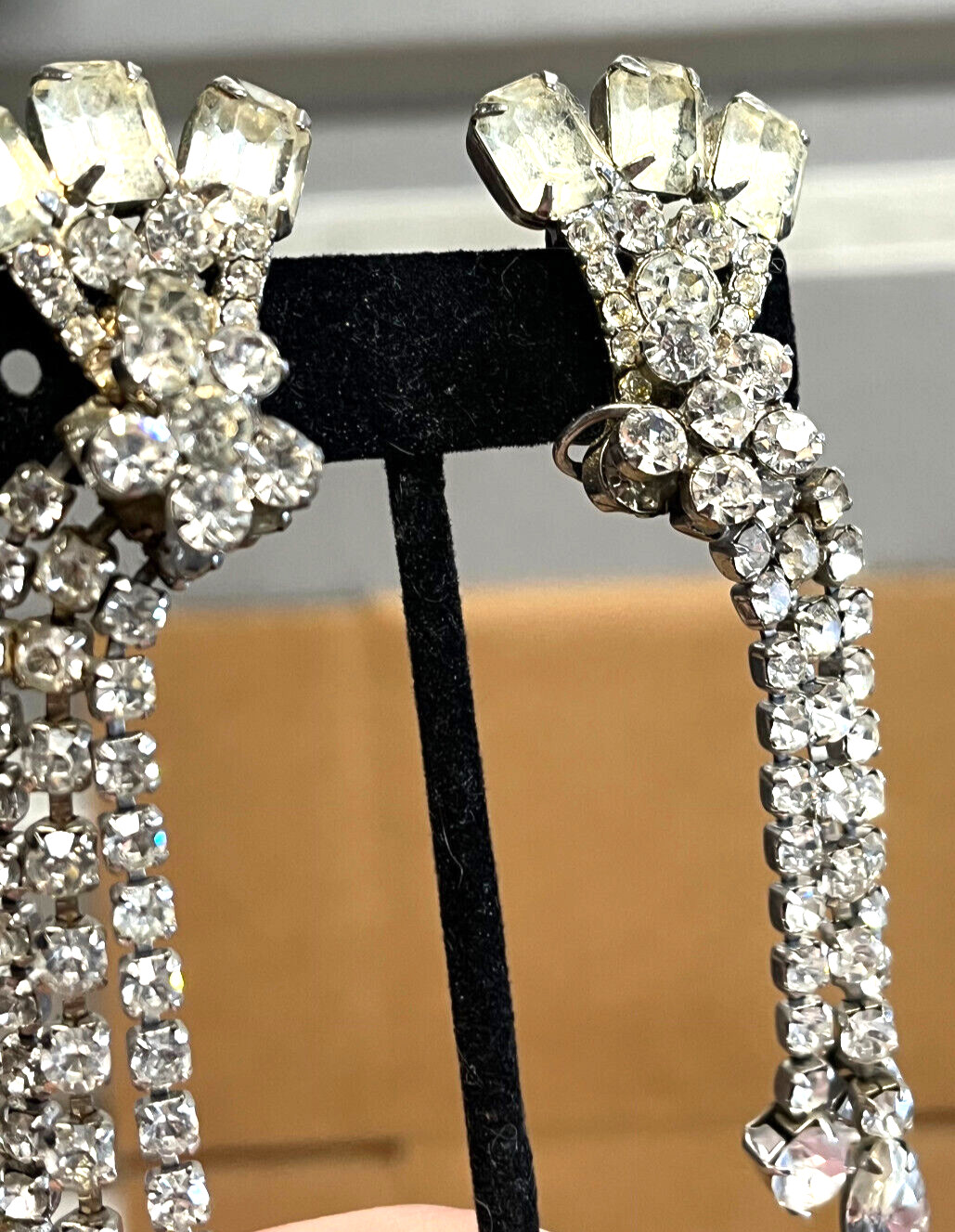 Vintage Unsigned Clear Unsigned Rhinestone Dangle… - image 9