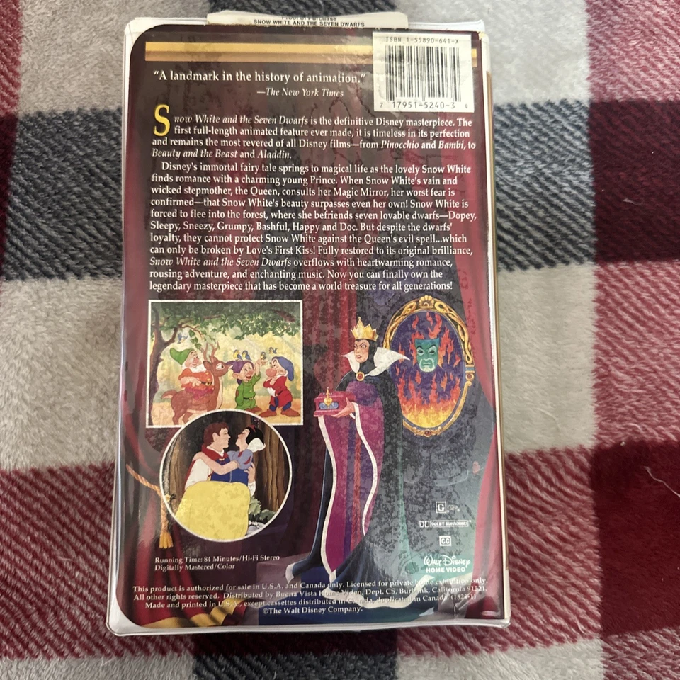 RARE Disney's Snow White & the Seven Dwarfs Masterpiece VHS Collector's Edition - Image 2 of 4