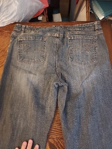 Liz & Co. Women's Size 16Blue Capri Cuffed Dark Wash Cotton Blend Stretch Jean - Picture 7 of 7