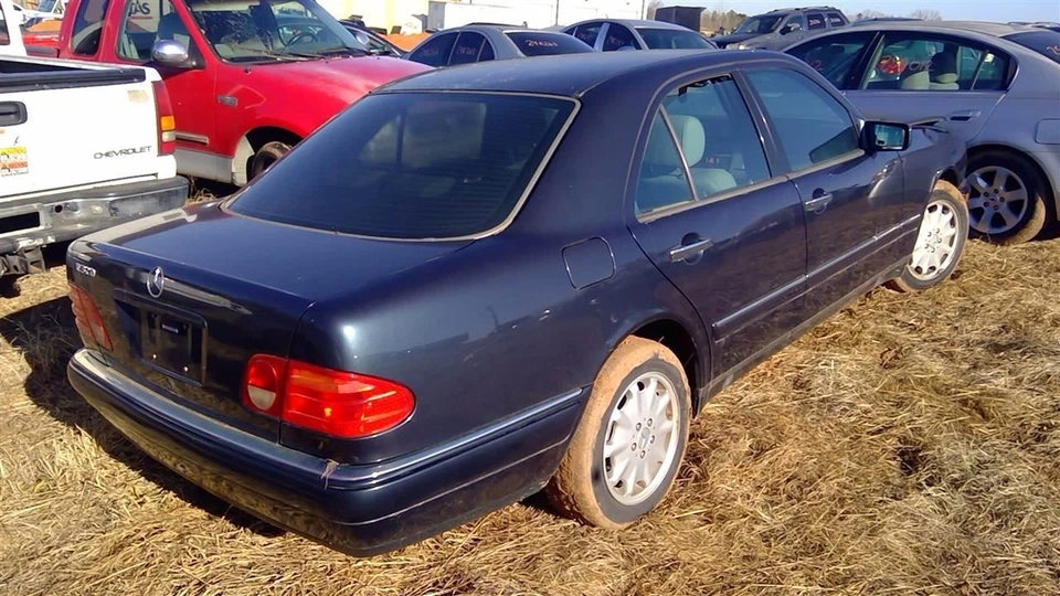 Галогеновая фара 210 тип E300D подходит для 96–99 Mercedes Benz E320 от оригинального производителя - Изображение 4 из 4