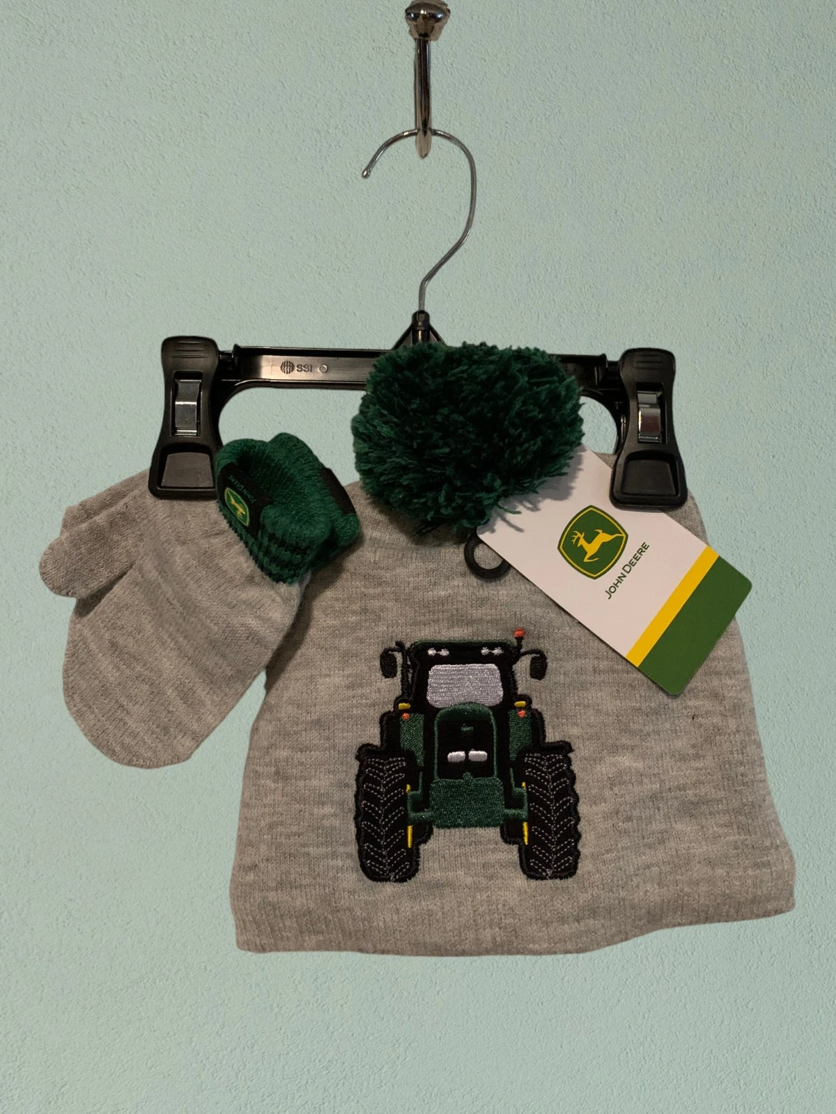 NWT - John Deere Gray & Green Tractor Image Knit Hat & Mittens Set - 2T-4T
Opens in a new window or