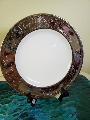 RALPH LAUREN Accent PLATE Romance 9" Diameter Porcelain Lovely