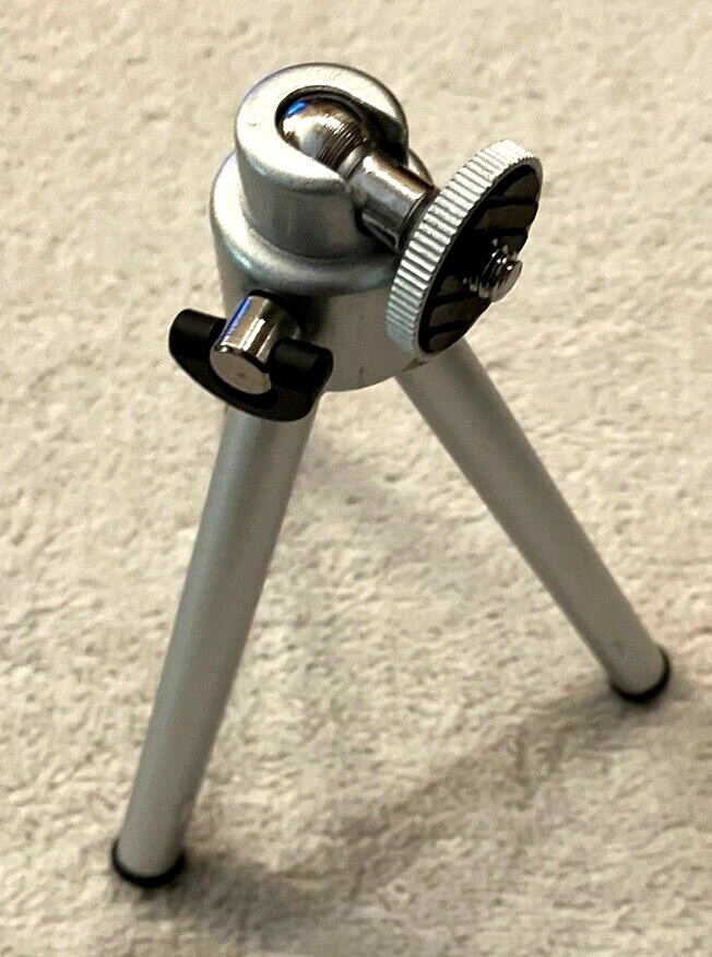 Insignia 5.5 Inch Mini Tripod Stabilizer For Digital Camera / Camcorder #410 - Image 4 of 4