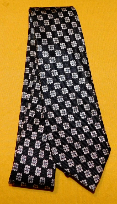 JOHN VARVATOS MADE IN ITALY BLACK/PURPLE/WHITE FLORAL SLIM TIE - DESIGNER TIES. - Image 2 of 4