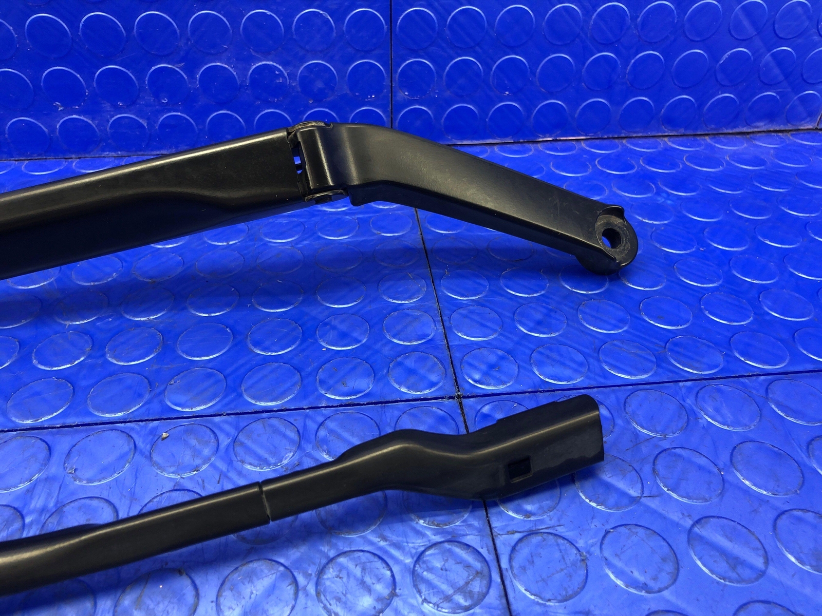 2017-2022 MASERATI LEVANTE OEM FRONT RIGHT LEFT WINDSHIELD WIPER ARM