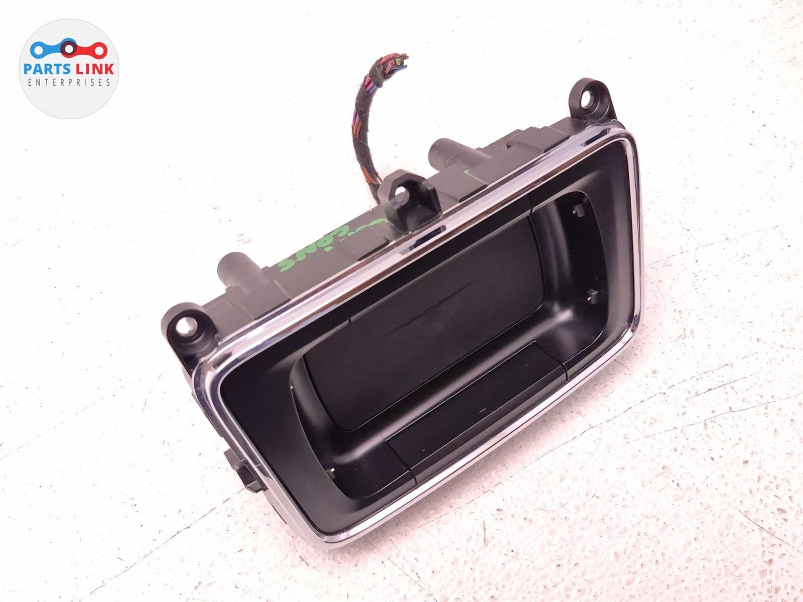 16-20 BENTLEY BENTAYGA REAR CONSOLE REMOTE CONTROL CRADLE TSR PAD DOCK PLUG SET