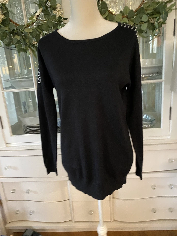 Suéter Bisou Negro Básico Tejido con Acento de Estrás Mangas con Cuentas Brillante Grande Foto 2 de 4