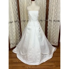 Beautiful Vintage 90s St. Tropez Strapless White Embroidered Wedding Gown