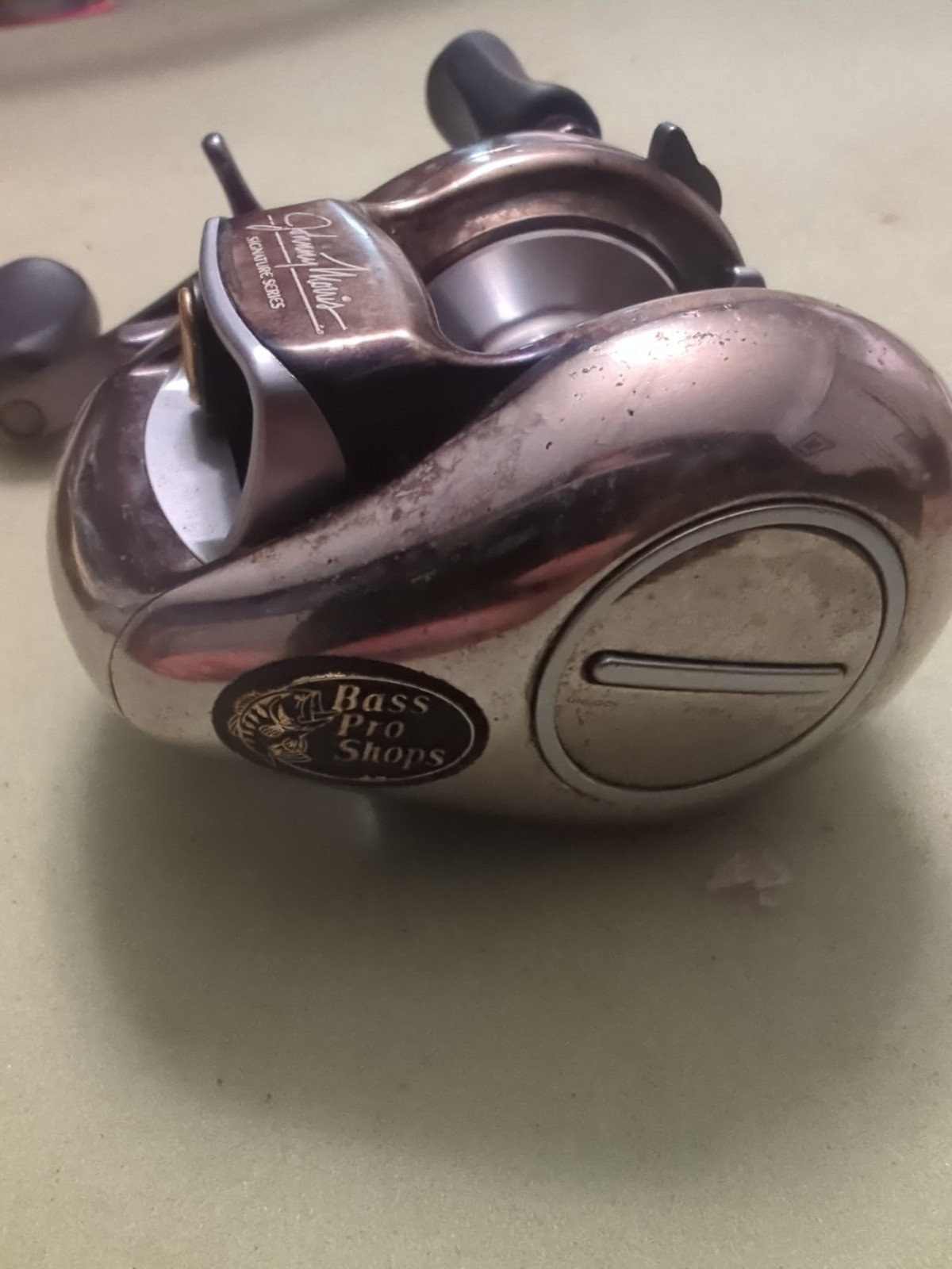 Bass Pro Johnny Morris Signature Series Casting Reel (RH) W/Case JLM1000-LPHA