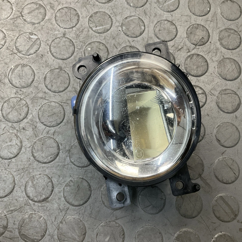 Conjunto de luces antiniebla laterales para pasajero derecho Infiniti QX80 2014-2019 FABRICANTE DE EQUIPOS ORIGINALES Foto 3 de 4