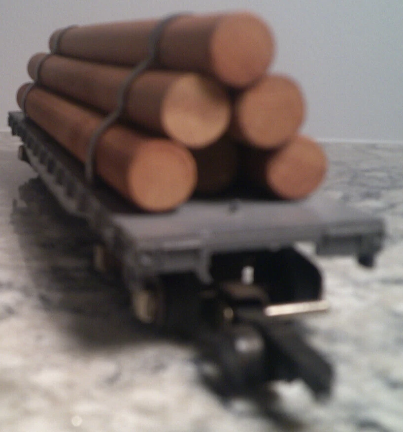 VINTAGE AMERICAN FLYER S SCALE DIECAST METAL FLAT CAR WITH WOOD LOG LOAD EXCELLE - Image 2 of 4