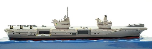 Corgi 1/1250 Scale CC75000 - HMS Queen Elizabeth (R08) Aircraft Carrier - Picture 3 of 5