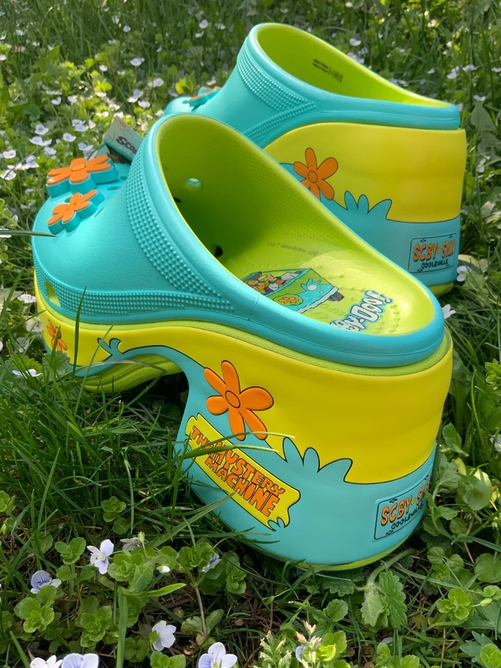 W8 US  CROCS Scooby-Doo Mystery Machine Siren Clog 210107 Lime Punch - Image 3 of 4