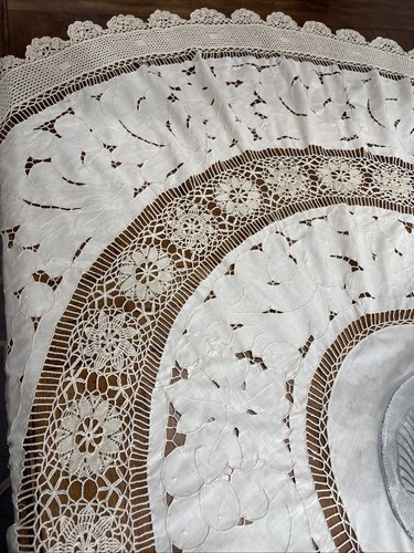 Antique Stunning, All Hand work 83” Diameter TableCloth Crochet & Embroidered - 第 8/8 張圖片