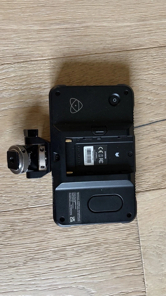 Monitor Atomos Shinobi 5 pulgadas 4K HDMI con plataforma pequeña giratoria e inclinable zapata fría Foto 2 de 2