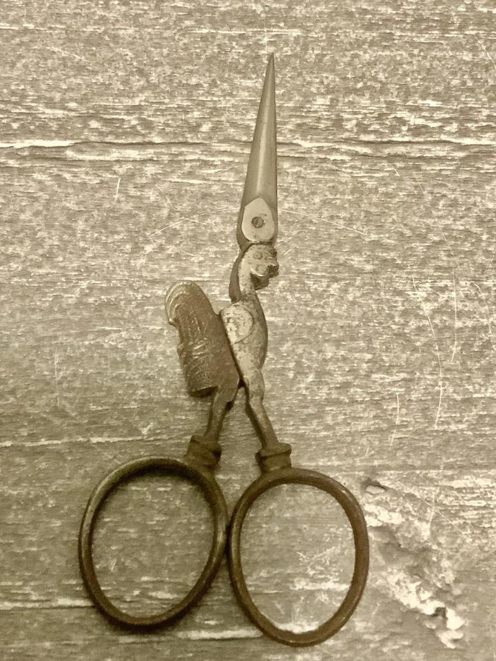 Tijeras de coser cubiertos occidentales vintage con figura de gallo alemán Foto 2 de 3