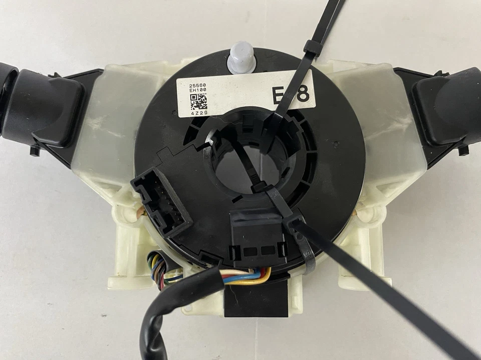 04 09 Interruptor de combinación de dirección Nissan Fuga Y50 Infiniti M35/45 Stalk JDM OEM Foto 2 de 4