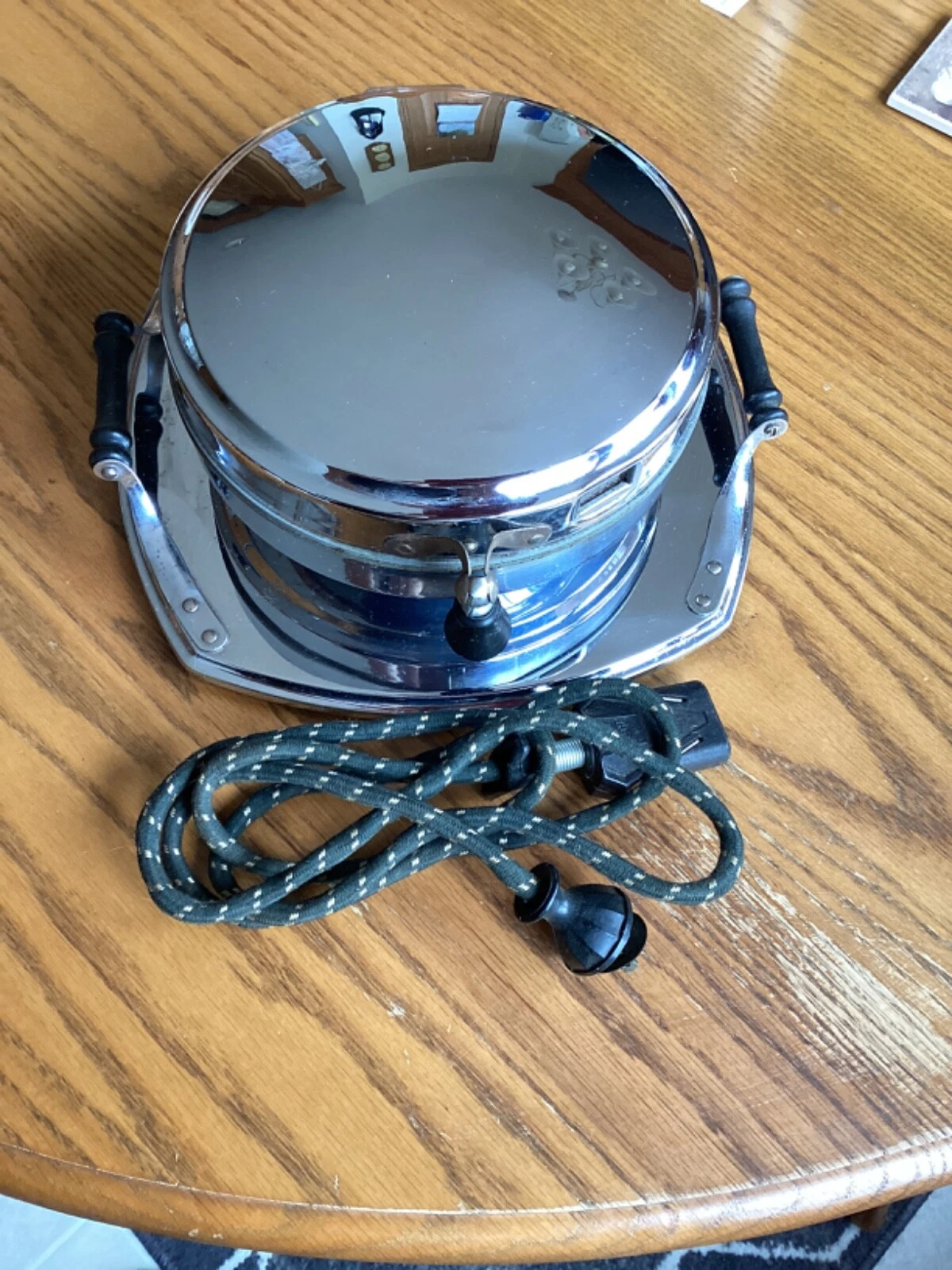 Vintage Heat Master Model No. 684 Waffle Iron w/built-in tray - Tested