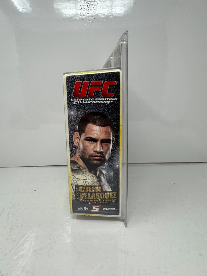 Figura de acción con cinturón Round 5 UFC 121 Caín Velásquez Championship Edition Foto 3 de 4