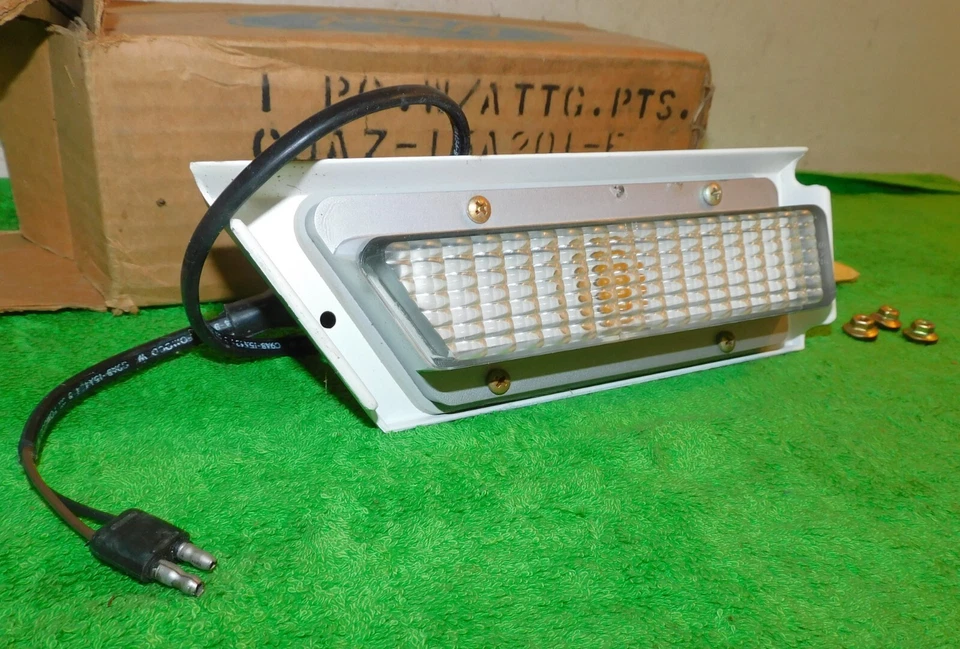 Ford Custom Galaxie 500 XL LTD Brougham 1969 nuevo de lote LH guardabarros delantero marcador lámpara Foto 2 de 4