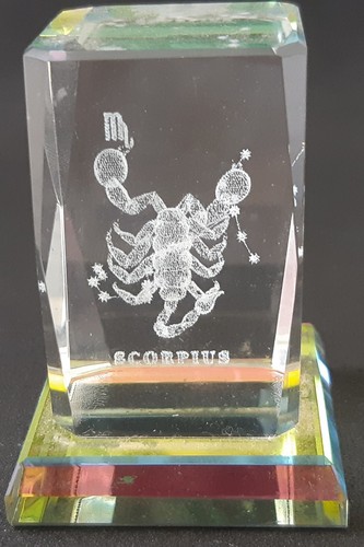 3D Laser Etched Glass Crystal Scorpio Zodiac Astrology Scorpius Paperweight - Picture 2 of 3