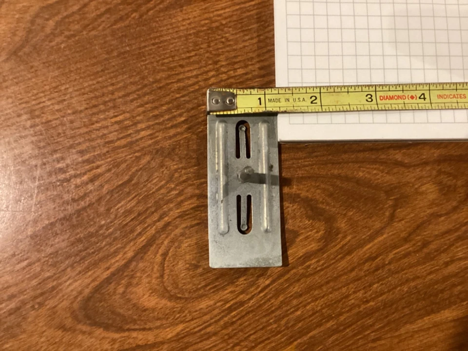 NOS GM 67 Pontiac Bonneville Executive Rocker Moulding Trim Retainer Clip - Image 4 of 4