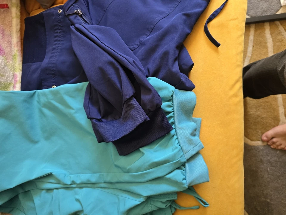 Dos juegos de exfoliante de uniforme de enfermería XL para mujer  Foto 3 de 4