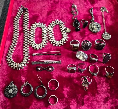 VINTAGE MIXED LOT OF STERLING SILVER JEWELRY RINGS, NECKLACE, TIGERS EYE, LEVIN