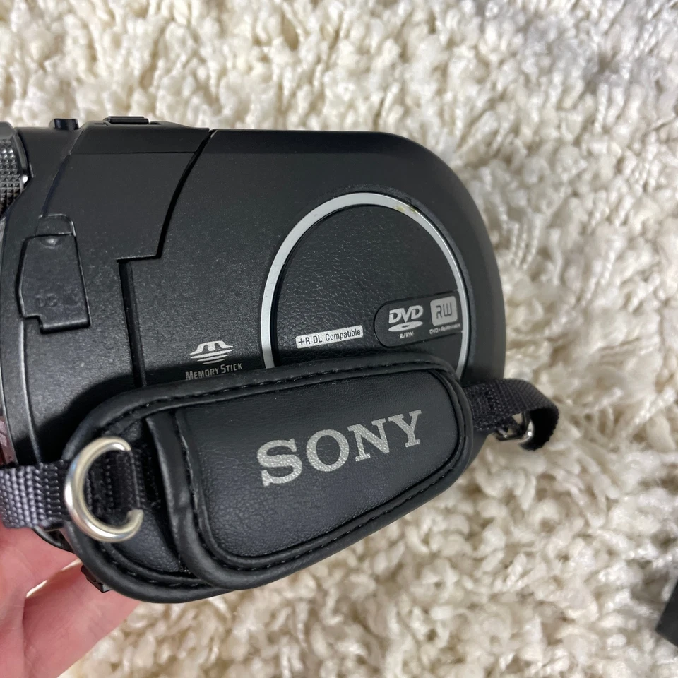 Sony Handycam Hybrid Plus DCR-DVD 850 60X Zoom Touch Screen Tested - Image 4 of 4