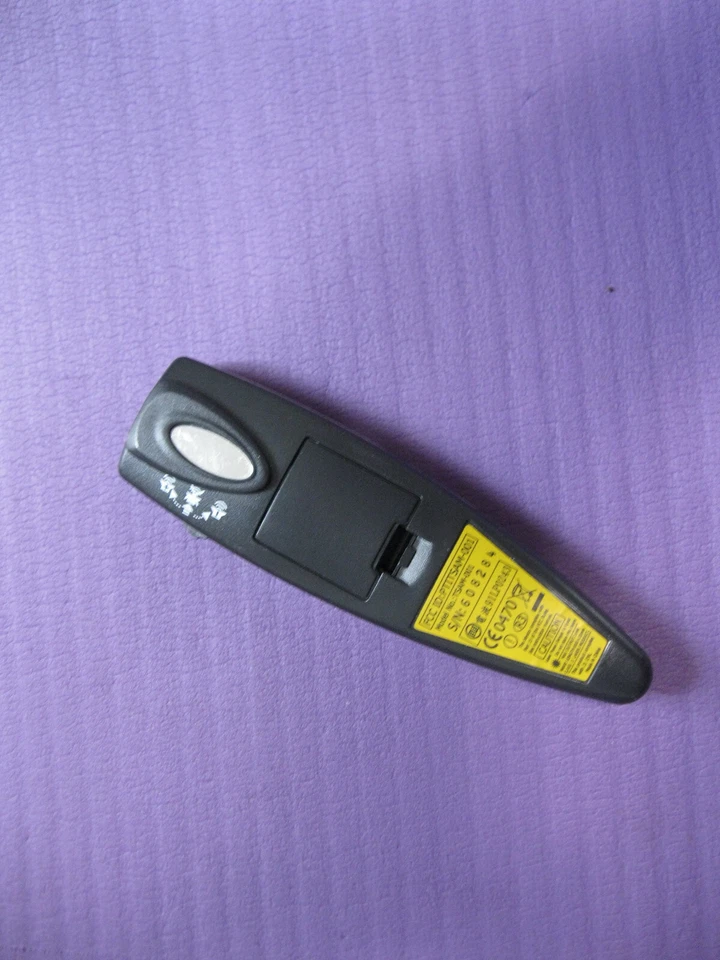 Keyspan Presentation Remote with 60 ft. Range for Computer Mac/ Windows 2000/XP - Image 2 of 4