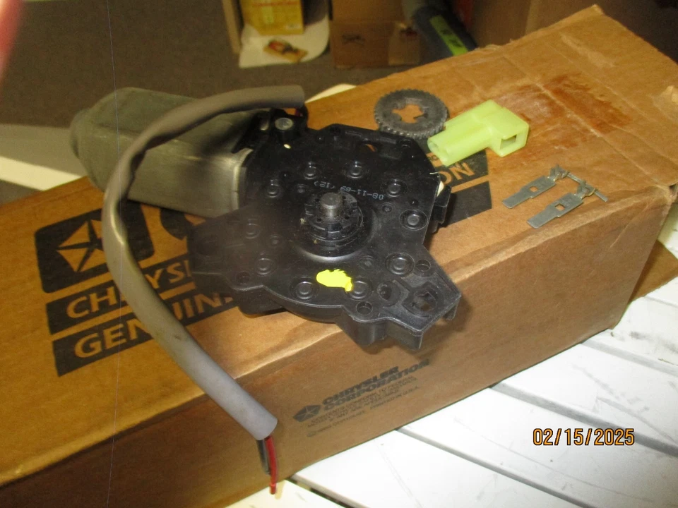 NOS Mopar Chrysler TC by Maserati, RR Qtr Window Motor 90-91 Foto 4 de 4
