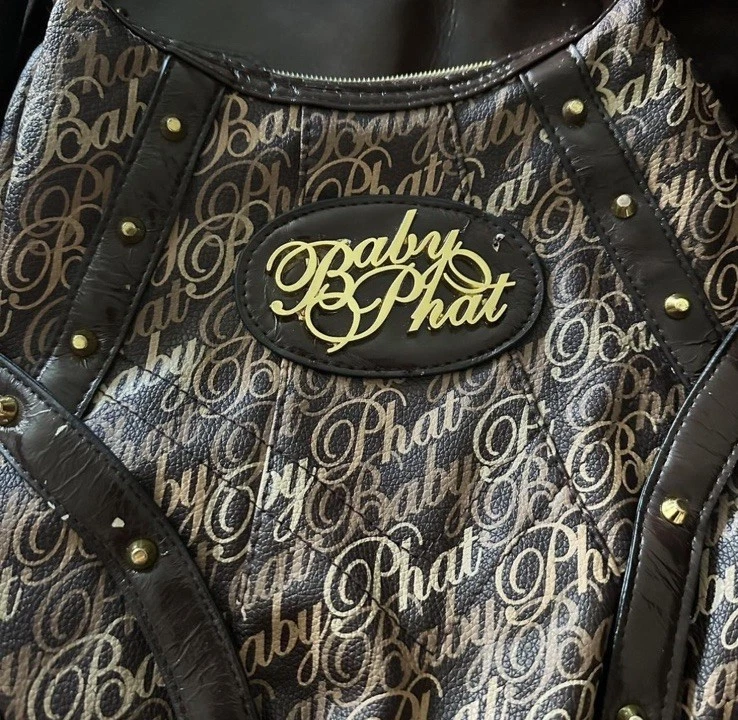 Bolso de Hombro Vintage Baby Phat Monograma Marrón y Dorado Script Logo Y2K Streetwear Foto 4 de 4