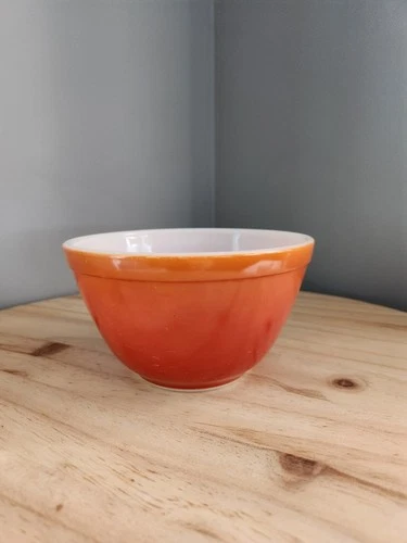 Vintage PYREX 401  1 1/2 pt Ombre Flame Burnt Orange Red Bowl