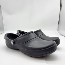 Crocs Closed Toe Bistro Clogs Slip Resistant Women's Sz 7 Slip On Vegan Chef
