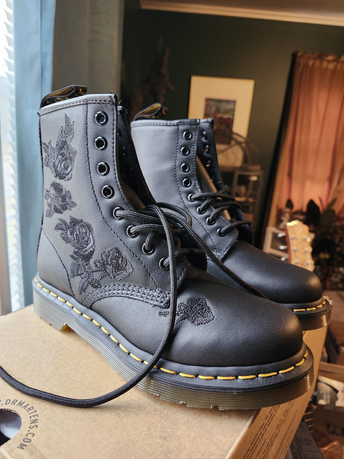 BRAND NEW Dr. Martens Vonda Mono Black Rose Embroidered Women's Size