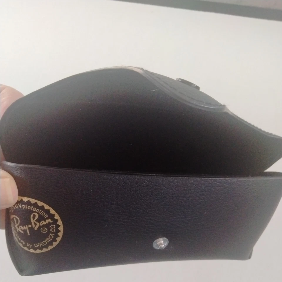 Gafas de sol Ray-Ban negras de repuesto a presión.     SOLO ESTUCHE Foto 3 de 3