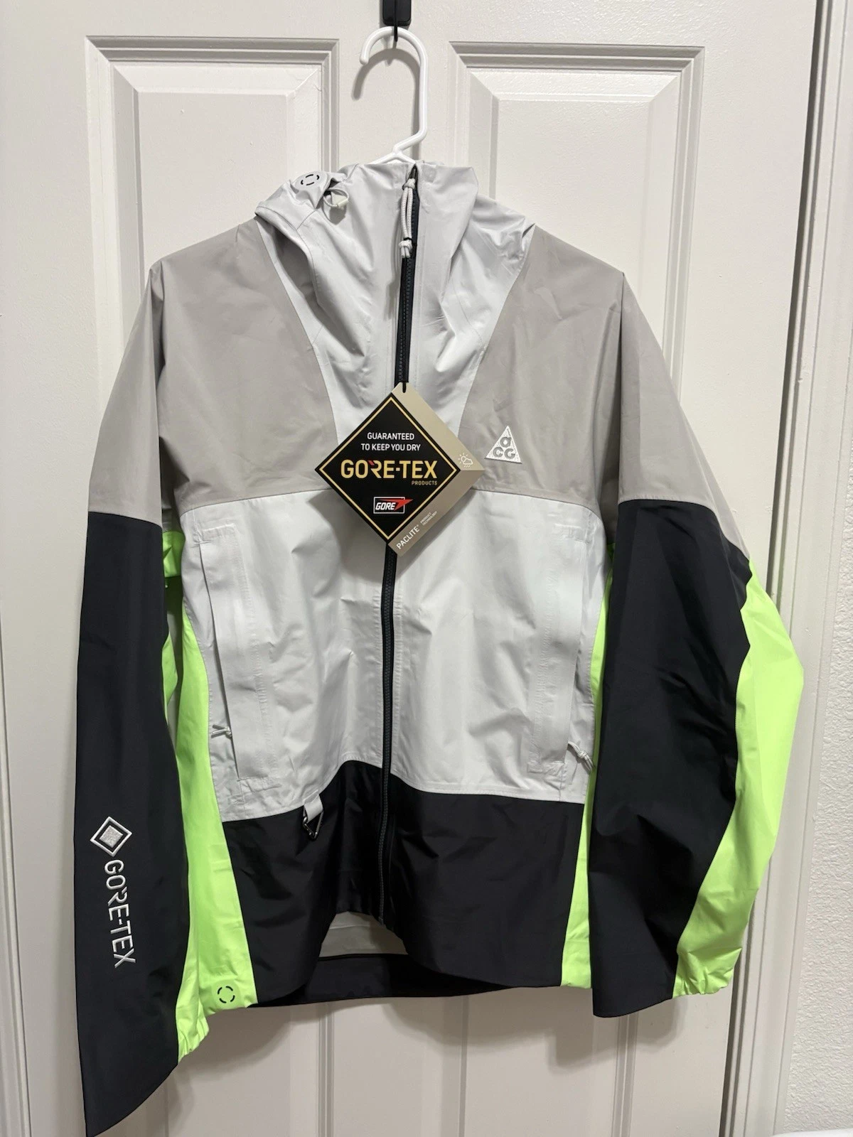 Nike ACG Chain of Craters Gore-Tex Size XS Large Storm-FIT ADV DB3559-025 New
Opens in a new window