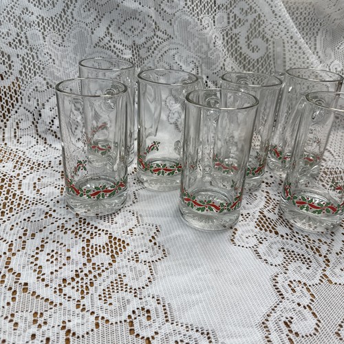 Vintage 1987 Set of 7 Arby's Christmas Holly & Berry Drinking Mugs