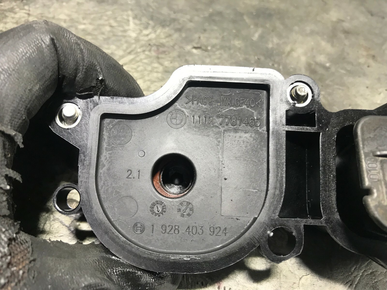 BMW 5 SERIES E60 E61 LCI 2008 CRANKCASE OIL SEPARATOR BREATHER 