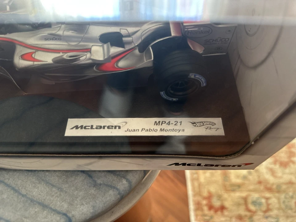 Mc Laren mp4-21 1:18 - Immagine 2 di 4