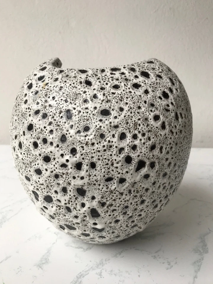 Vase eiförmig 2,3 l weiß mit schwarzen Punkten glasiert | vase egglike 2.3 l - Bild 2 von 4
