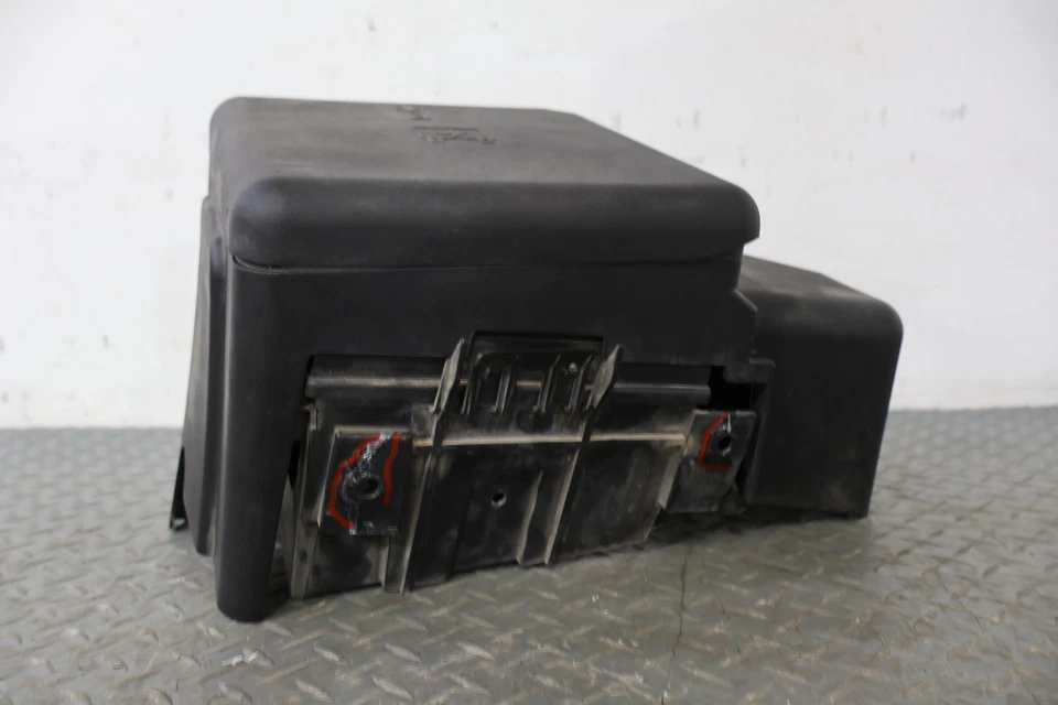 99-02 Cadillac Escalade 5.3L LM7 Engine Fuse Relay Junction (15055395) Repairs - Image 2 of 4